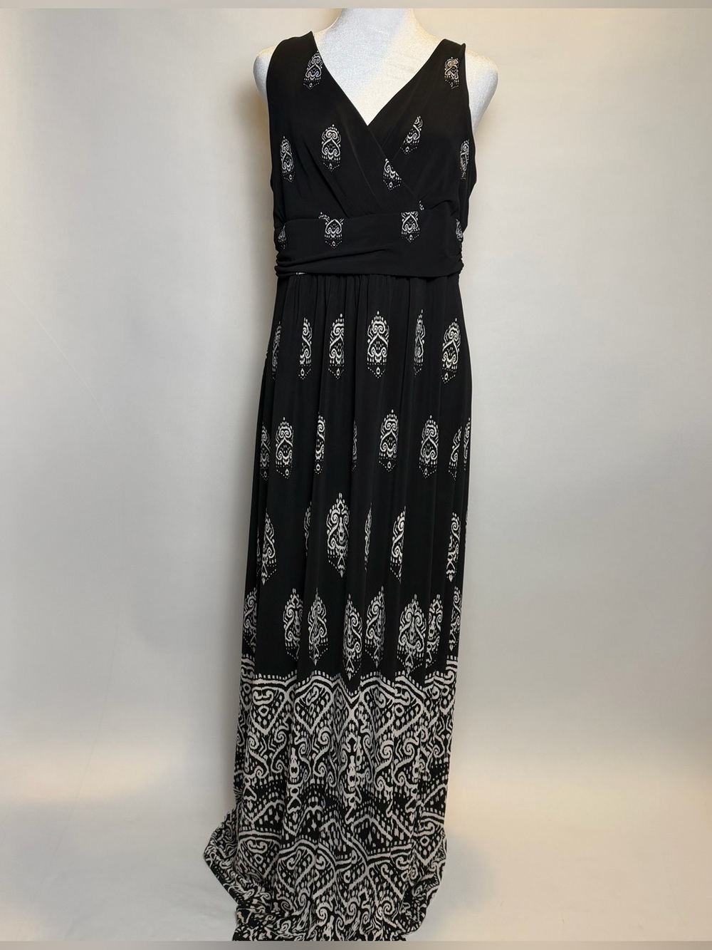 Chaps Black and White Printed V-Neck Maxi Dress